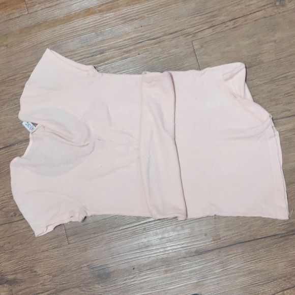 Adorable thermal shirt sleeved top... - Picture 3 of 3